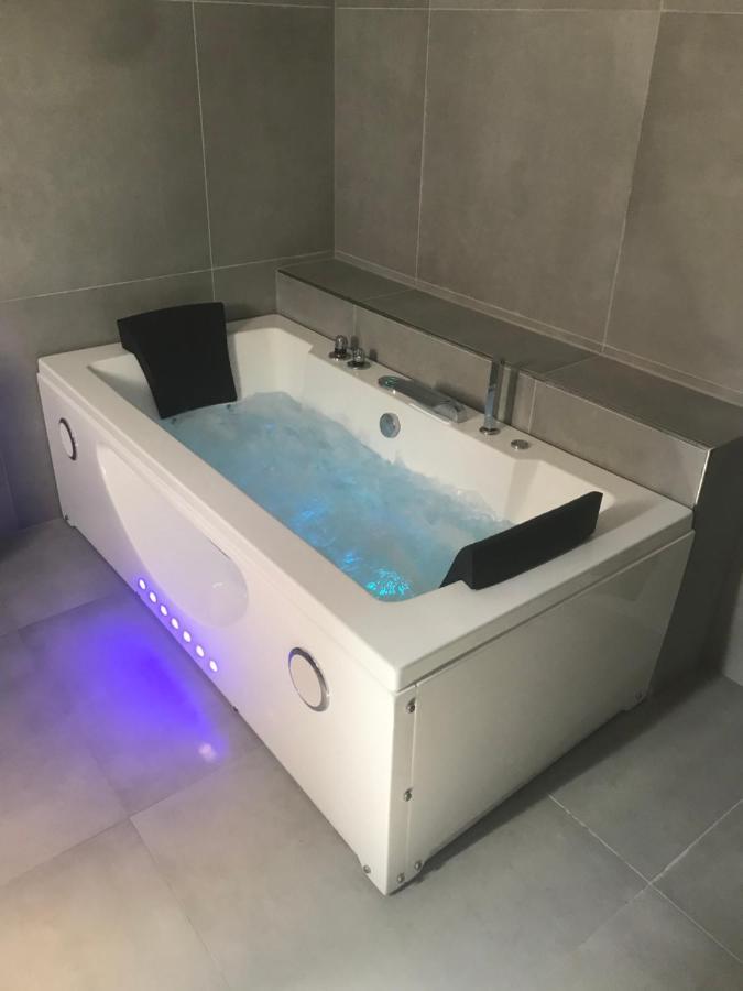 Apartman 3Kk 80 M2 S Virivkou A Saunou イフラヴァ エクステリア 写真